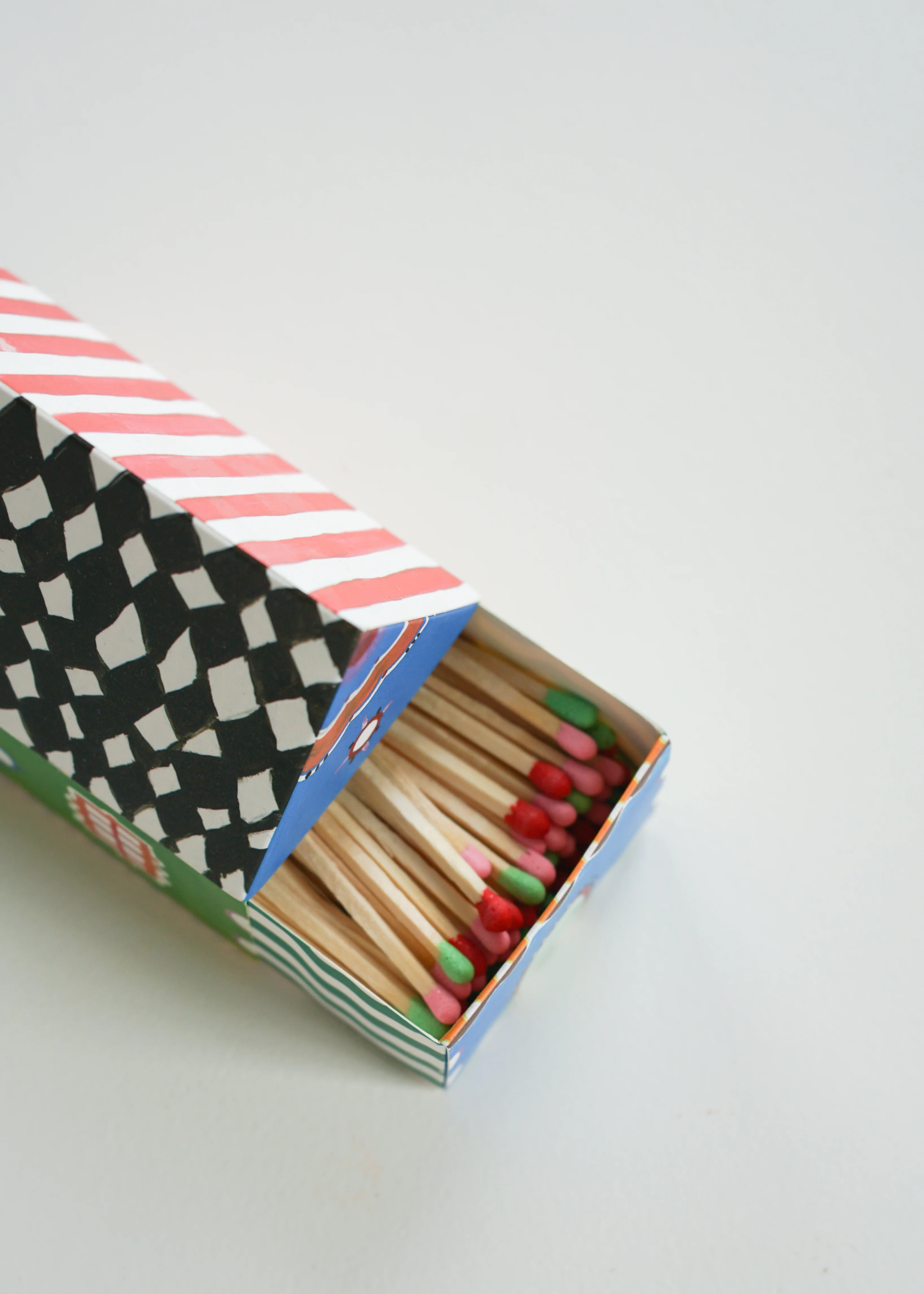 HOUSE MATCHES / BUSBIN - Image 5