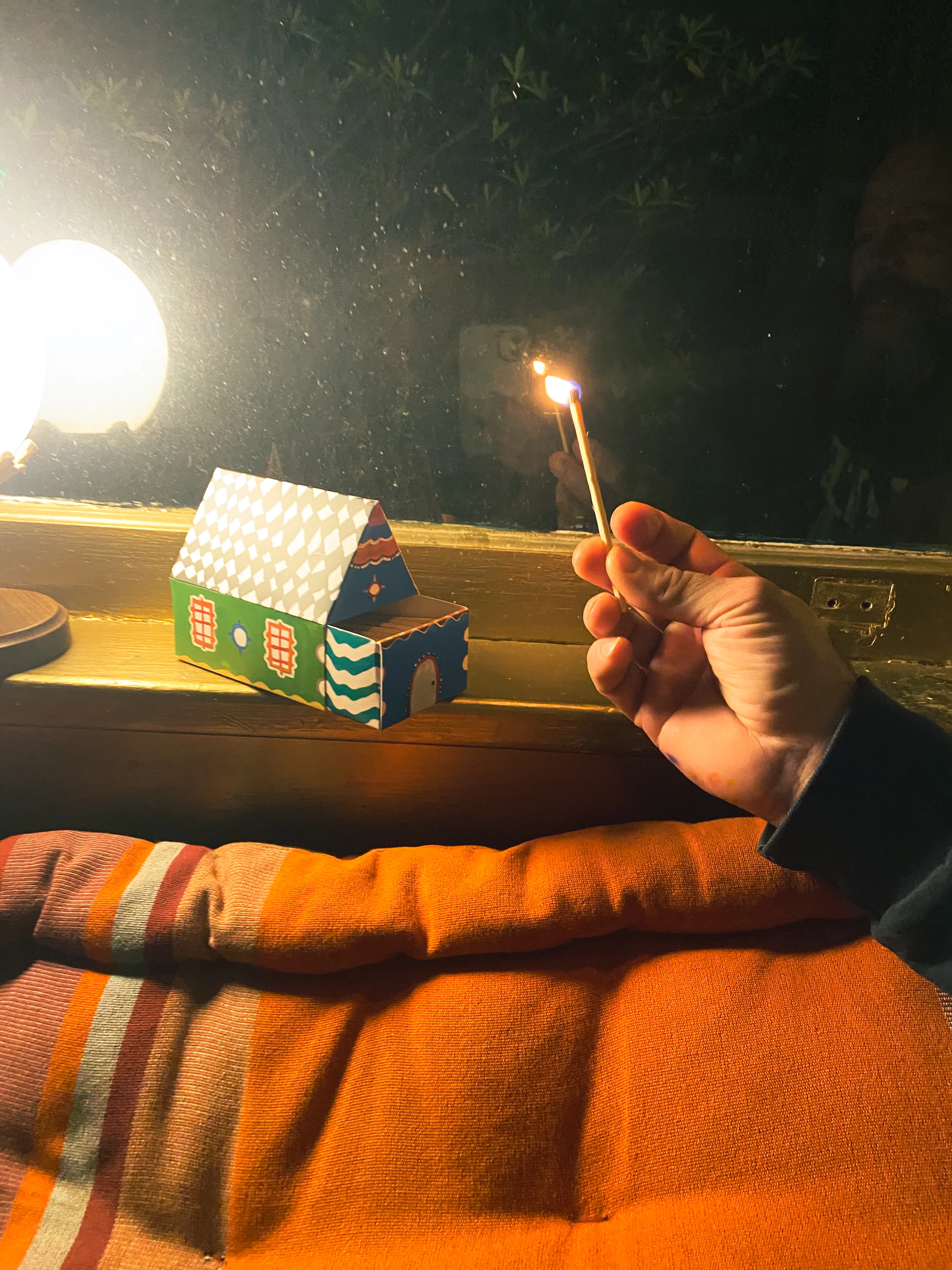 HOUSE MATCHES / BUSBIN - Image 6
