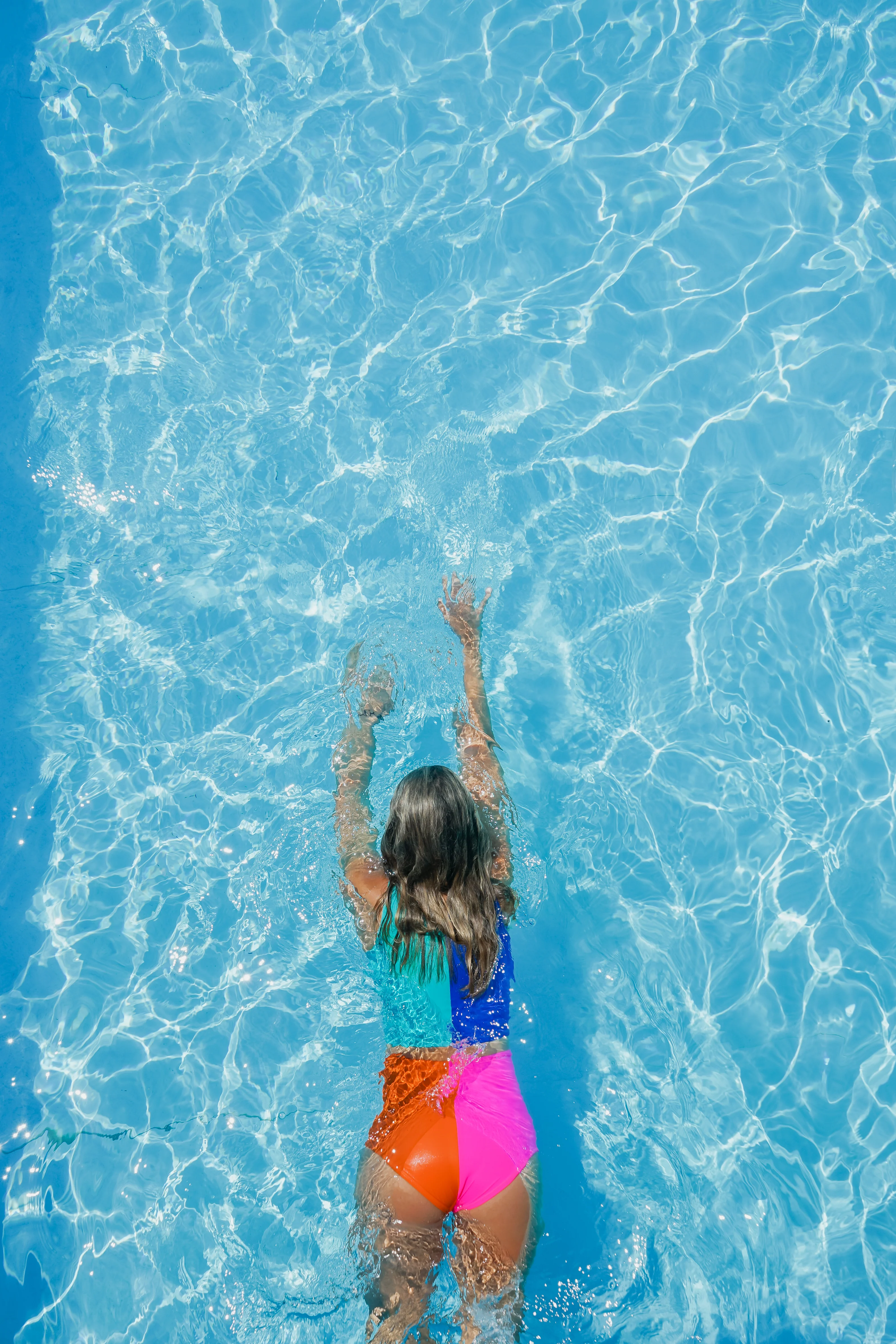 SWIM TANK / BEACH BALL - Image 13